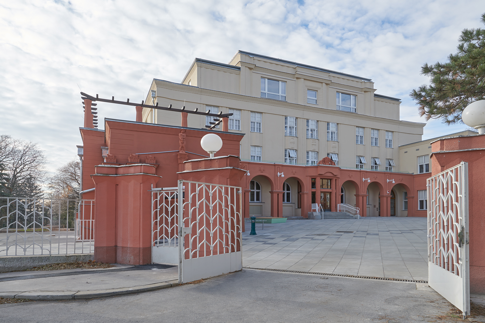 Modellschule Gersthof - Hauptgebäude